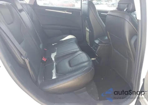 2013 Ford Fusion Energi Titanium z USA, uszkodzony, nr VIN 3FA6P0SU0DR239890